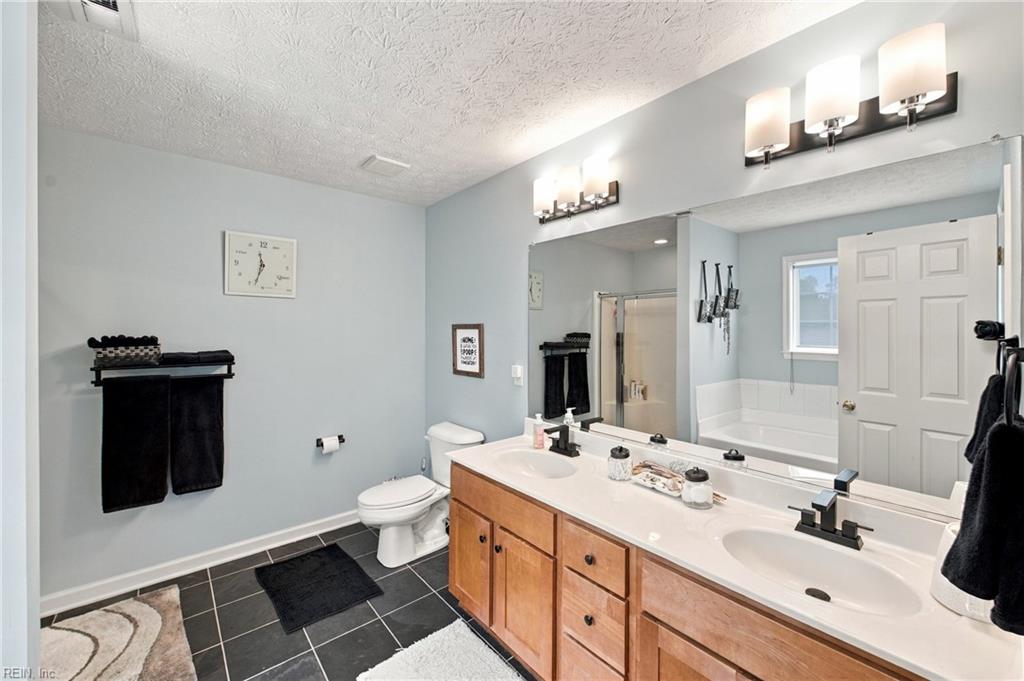 4 Walters Ln Property Photo 39