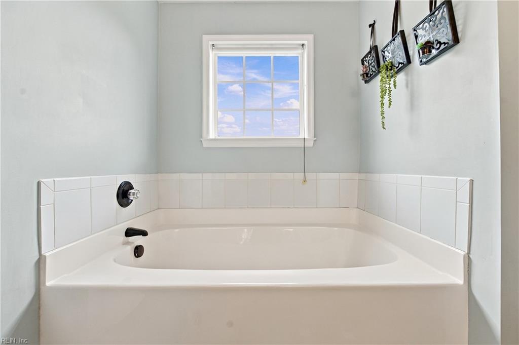 4 Walters Ln Property Photo 40