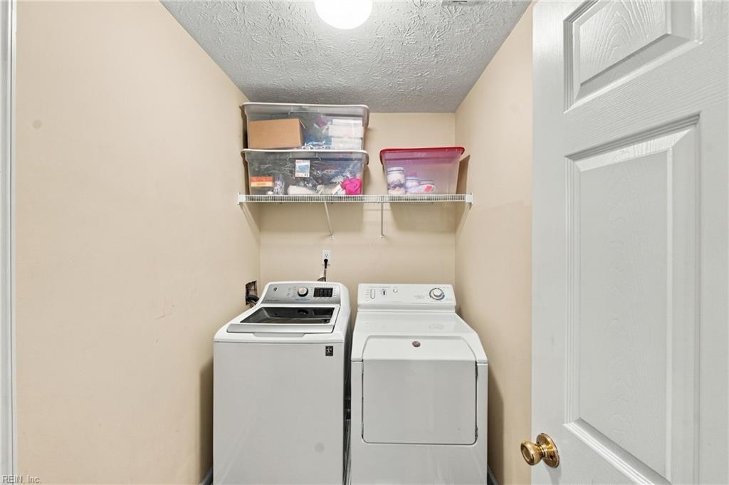 4 Walters Ln Property Photo 43