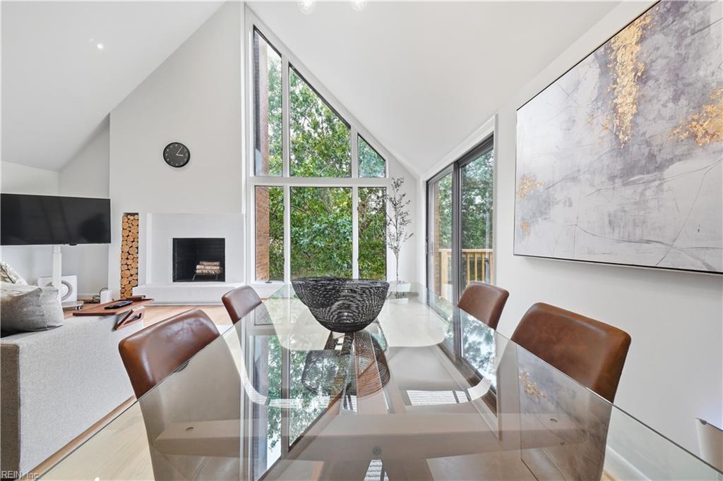 696 Mowbray Arch Property Photo 3