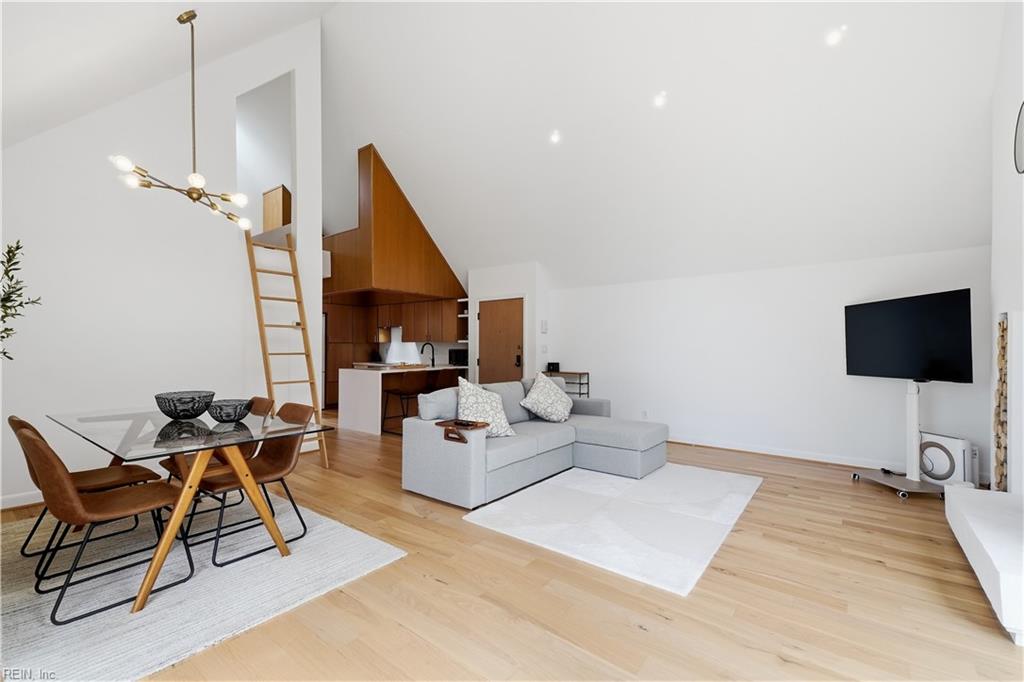 696 Mowbray Arch Property Photo 4