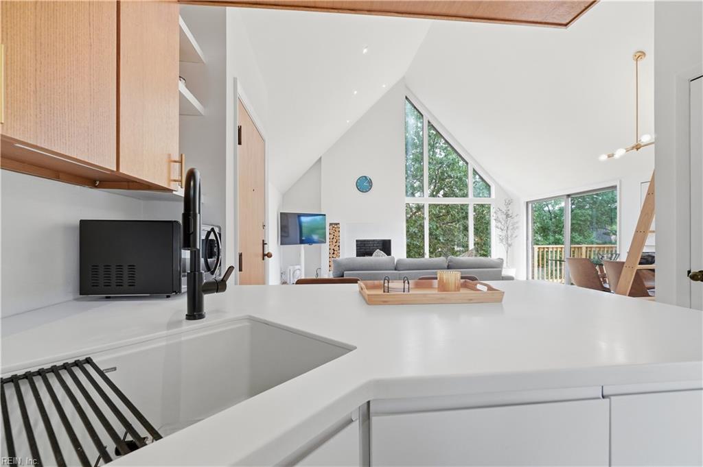 696 Mowbray Arch Property Photo 14