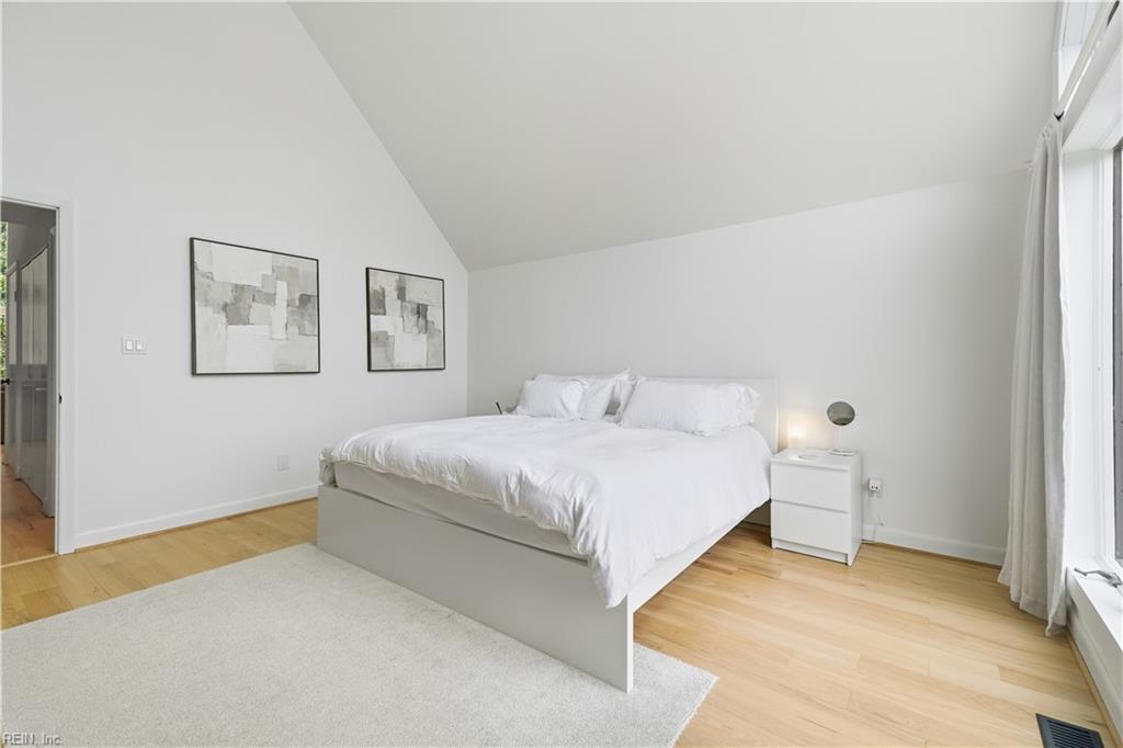 696 Mowbray Arch Property Photo 17