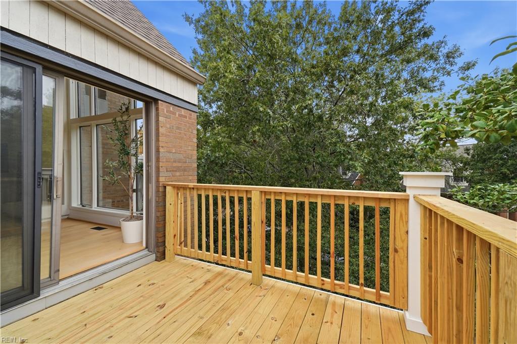 696 Mowbray Arch Property Photo 24