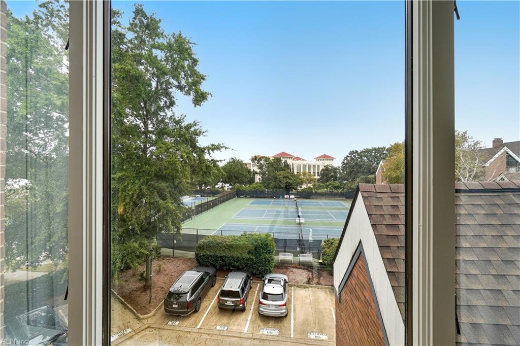 696 Mowbray Arch Property Photo 25
