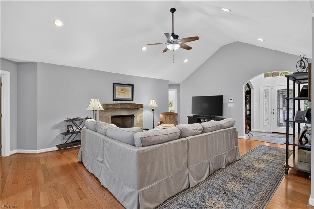 804 Brookside Arch Property Photo 12