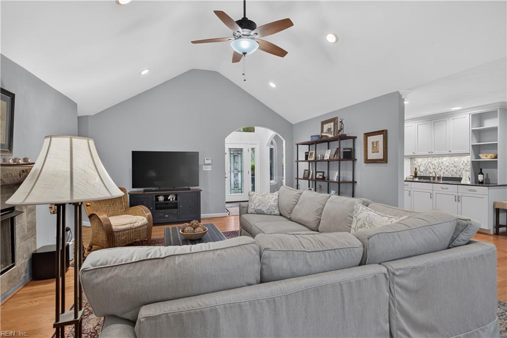 804 Brookside Arch Property Photo 15