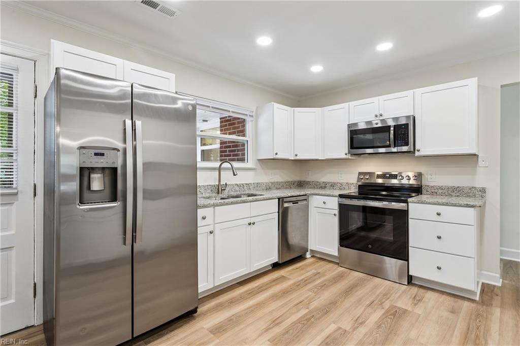 120 Selden Rd Property Photo 13