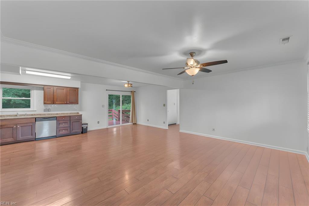 208 Locust St Property Photo 4