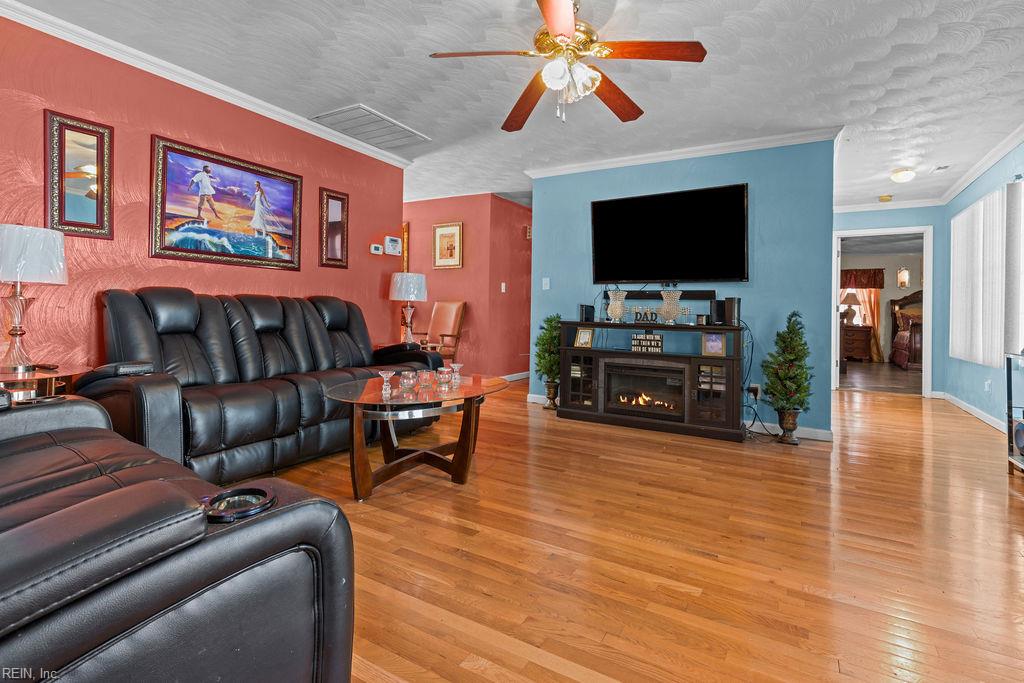 26059 Glyndon St Property Photo 2