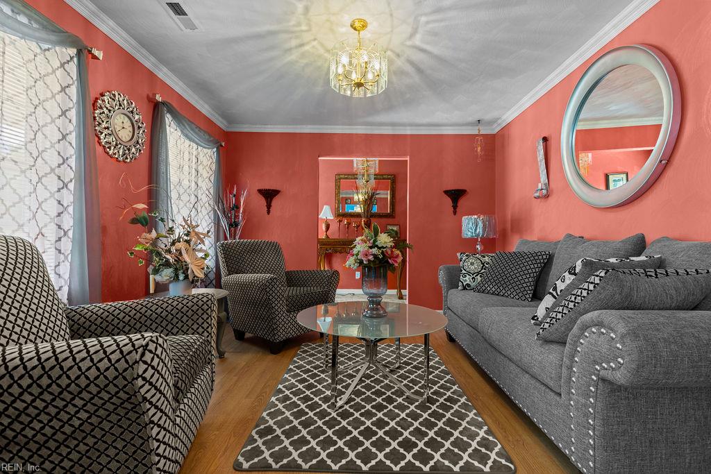 26059 Glyndon St Property Photo 3