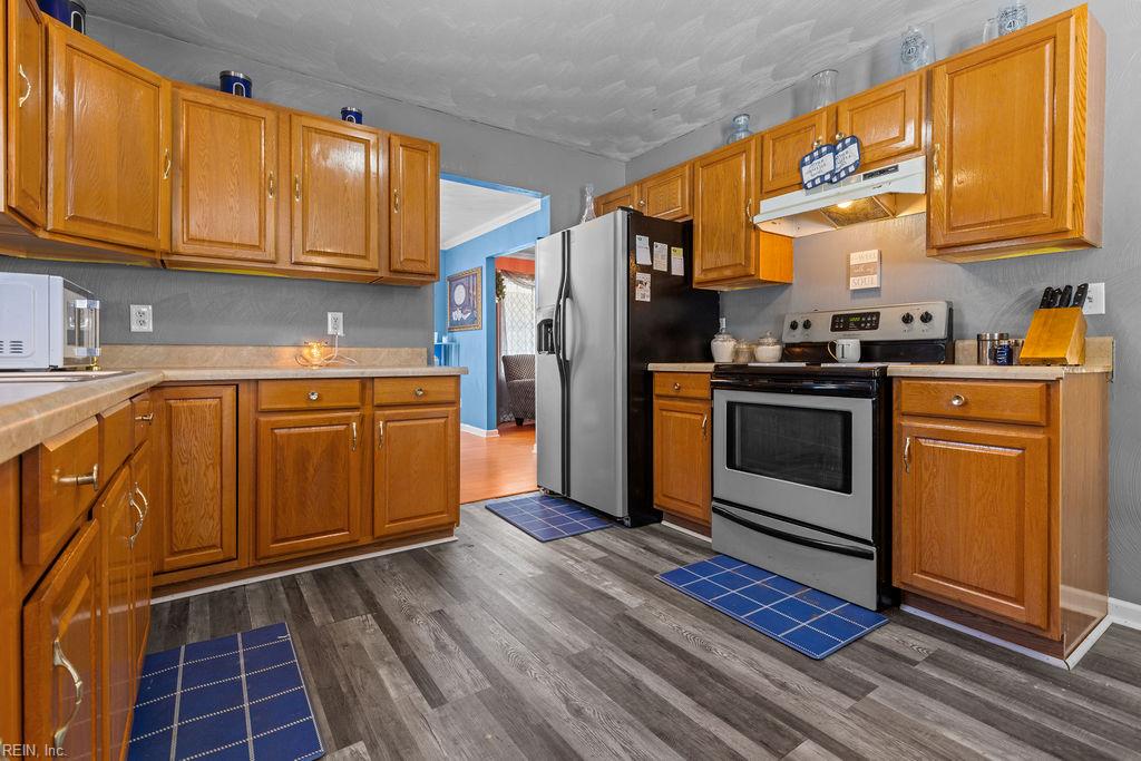 26059 Glyndon St Property Photo 4