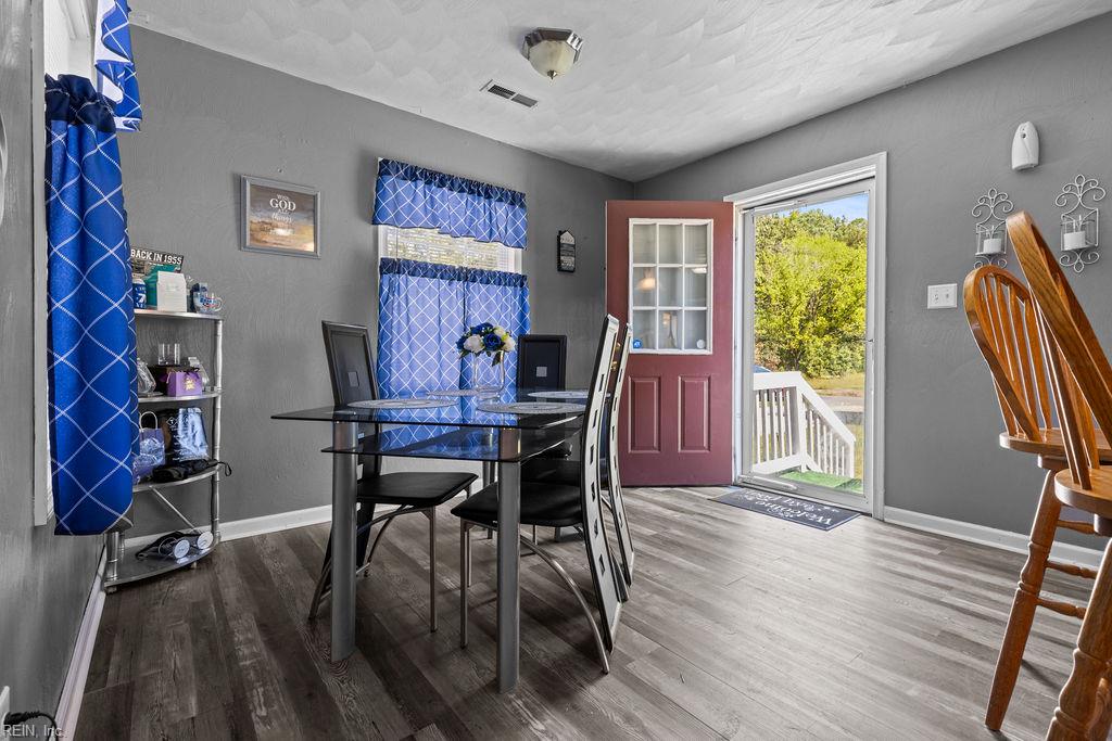 26059 Glyndon St Property Photo 5