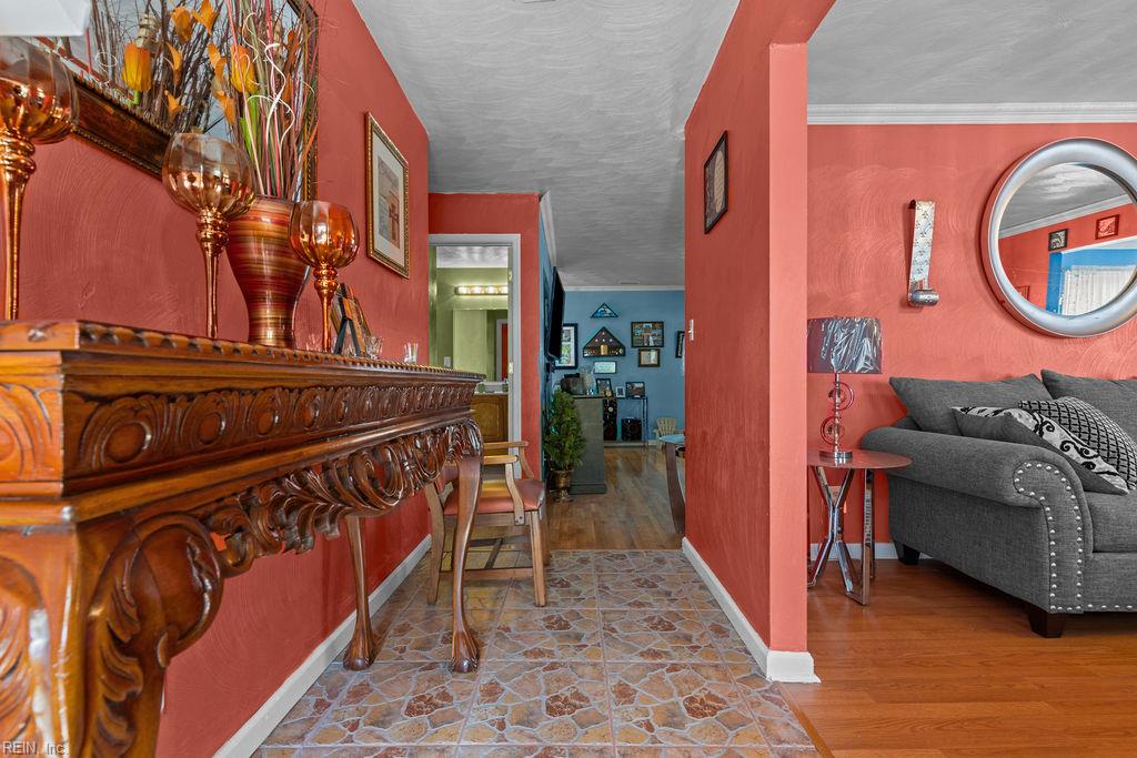 26059 Glyndon St Property Photo 13