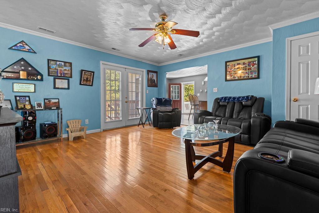 26059 Glyndon St Property Photo 14