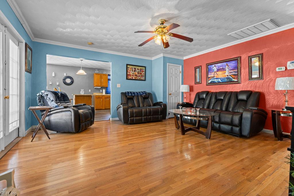 26059 Glyndon St Property Photo 15