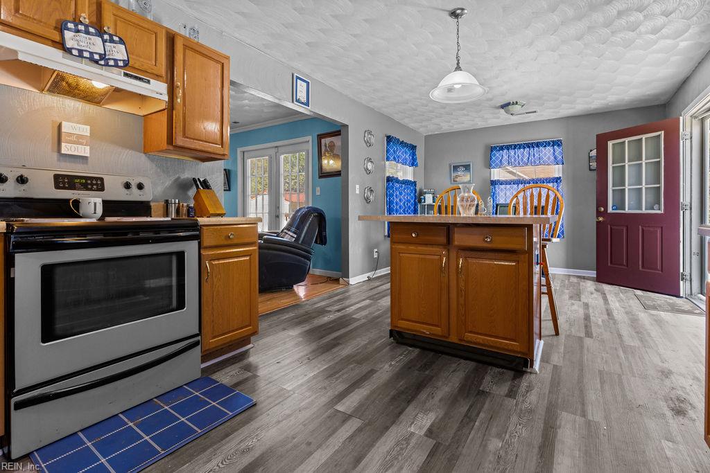 26059 Glyndon St Property Photo 16