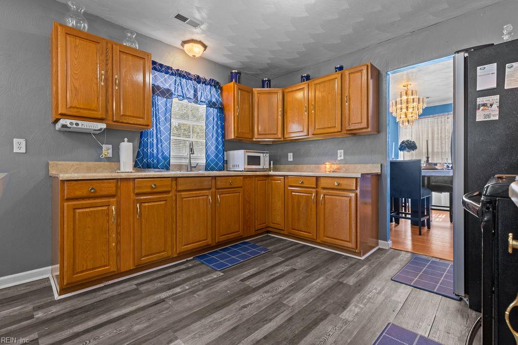 26059 Glyndon St Property Photo 17