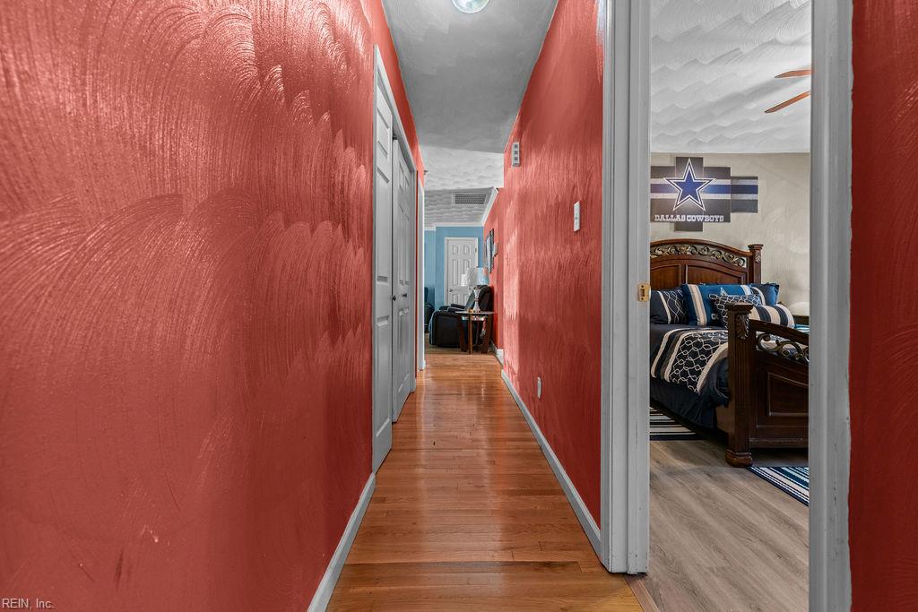 26059 Glyndon St Property Photo 20