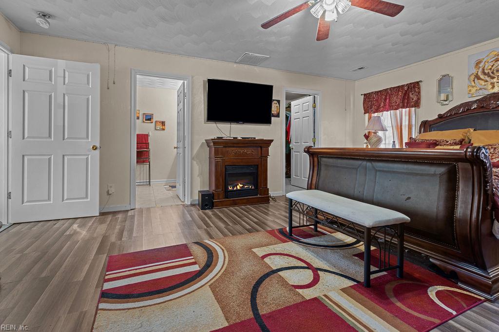 26059 Glyndon St Property Photo 22