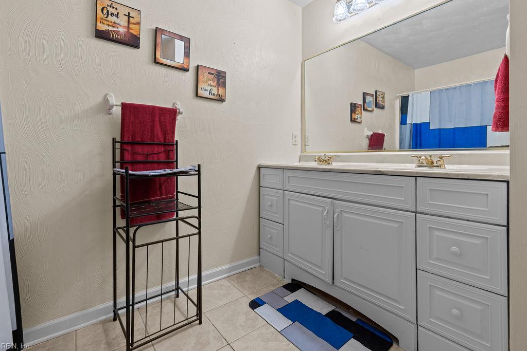 26059 Glyndon St Property Photo 30