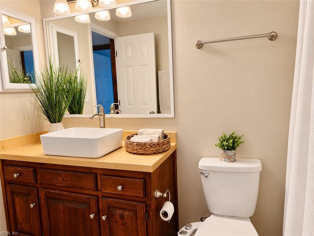 300 San Roman Dr Property Photo 16