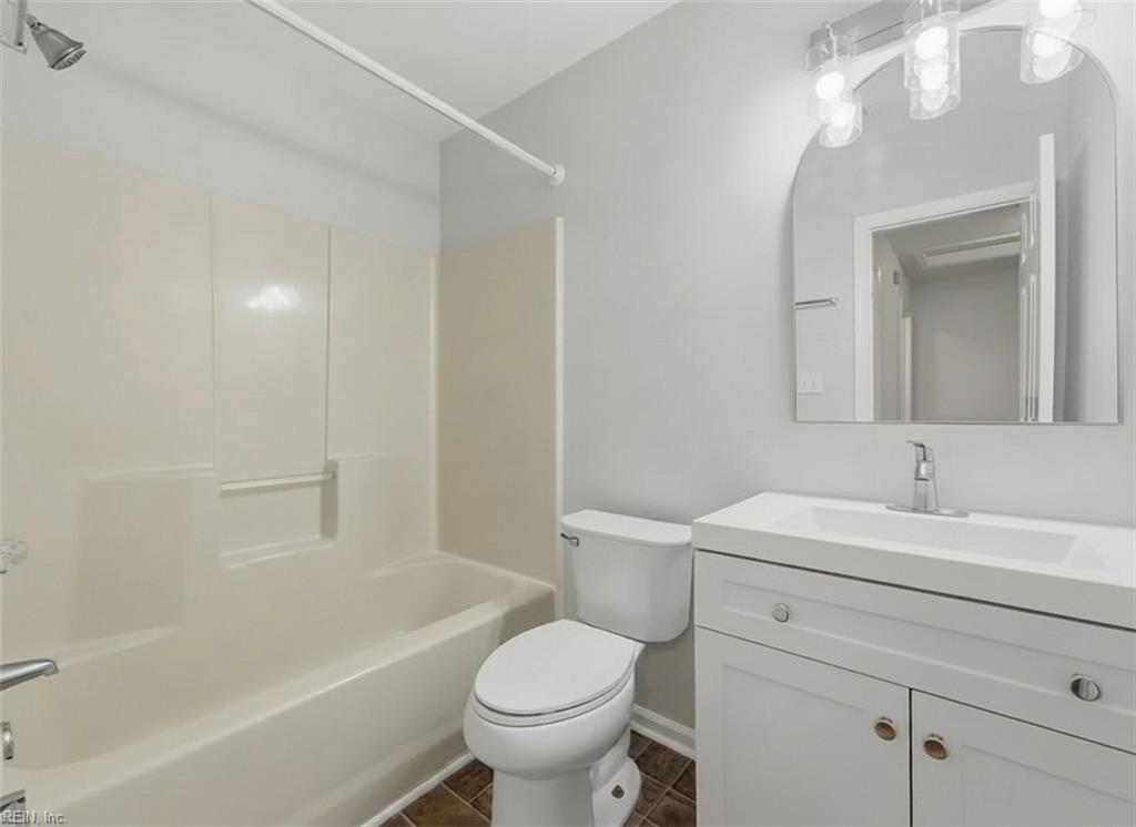 821 Lancaster Ln Property Photo 22