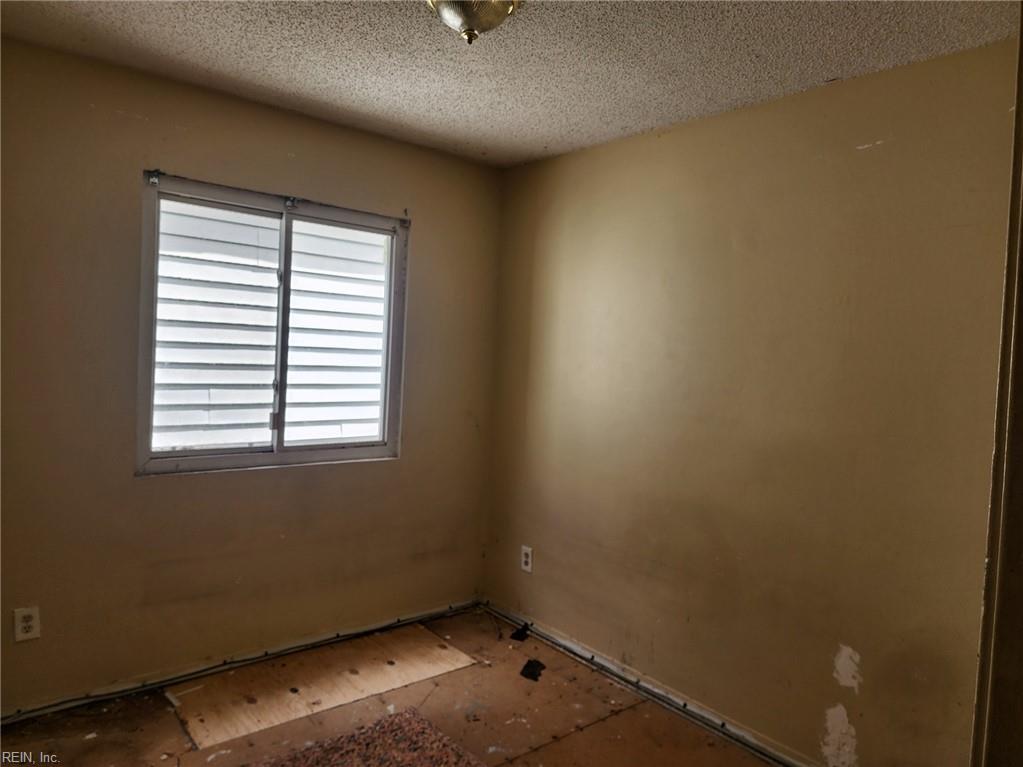 1534 W 40th St Property Photo 4