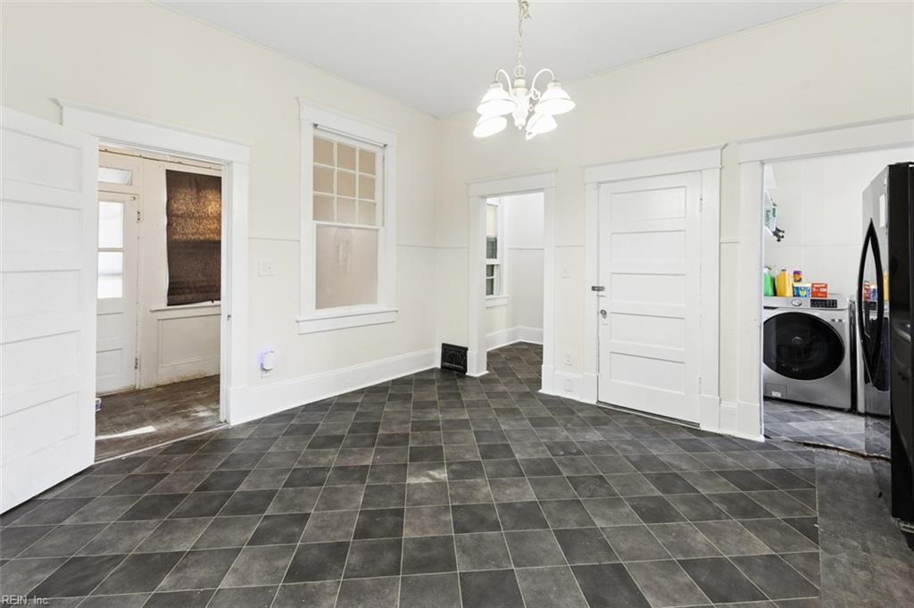 210 S Main St Property Photo 16