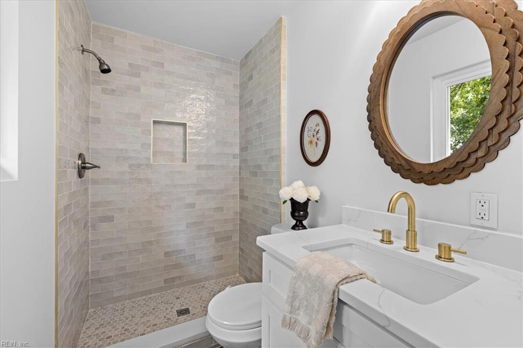 321 Caren Dr Property Photo 7