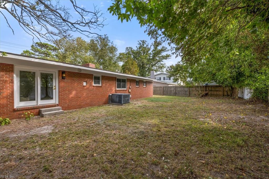 321 Caren Dr Property Photo 8