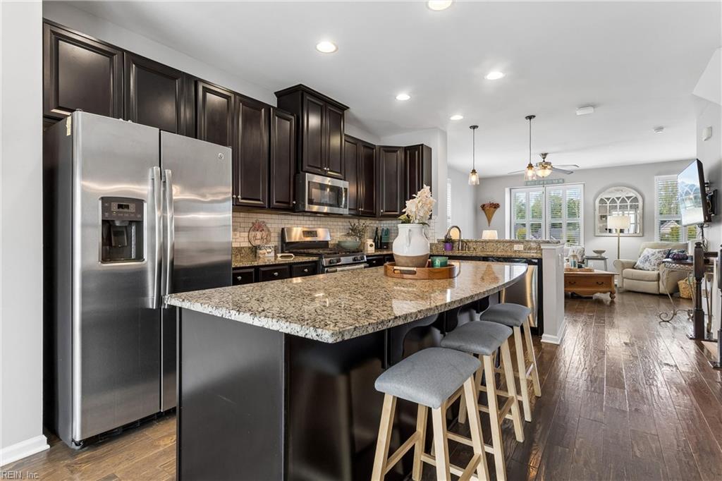 7523 Tealight Way Property Photo 15