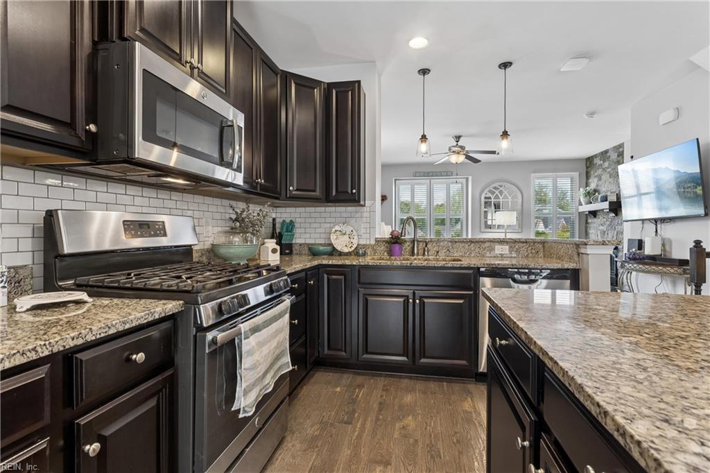 7523 Tealight Way Property Photo 16