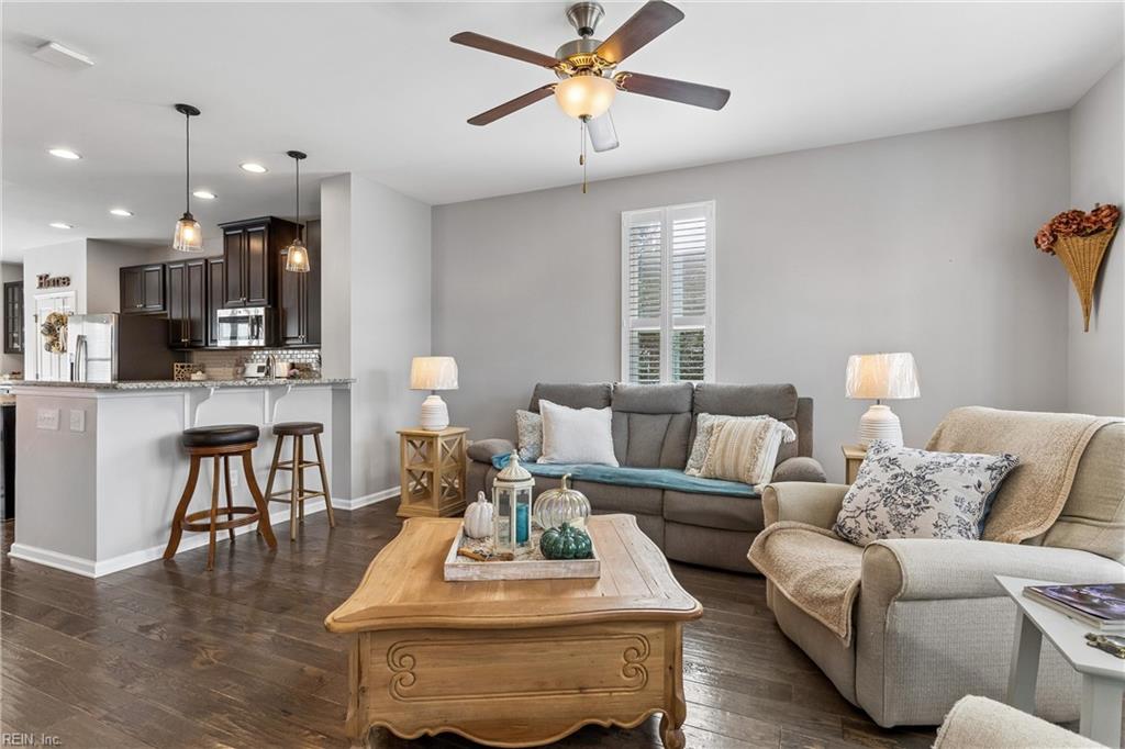 7523 Tealight Way Property Photo 24