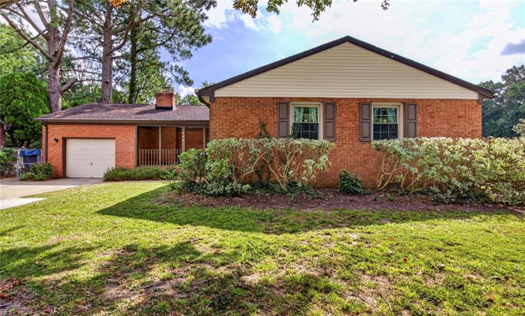 1098 Clear Springs Ln Property Photo 2