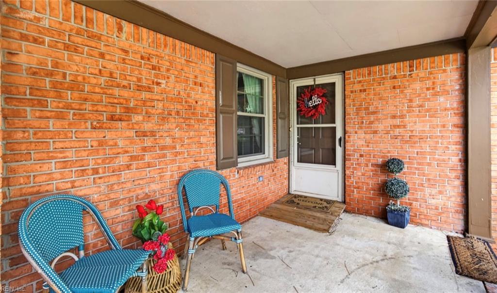 1098 Clear Springs Ln Property Photo 3