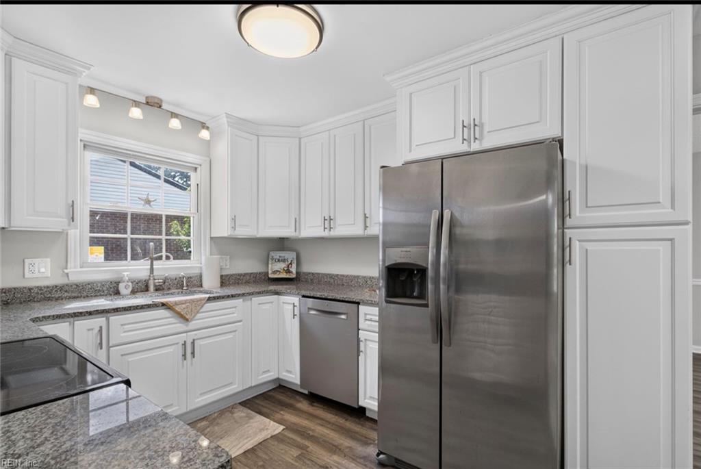 1098 Clear Springs Ln Property Photo 12