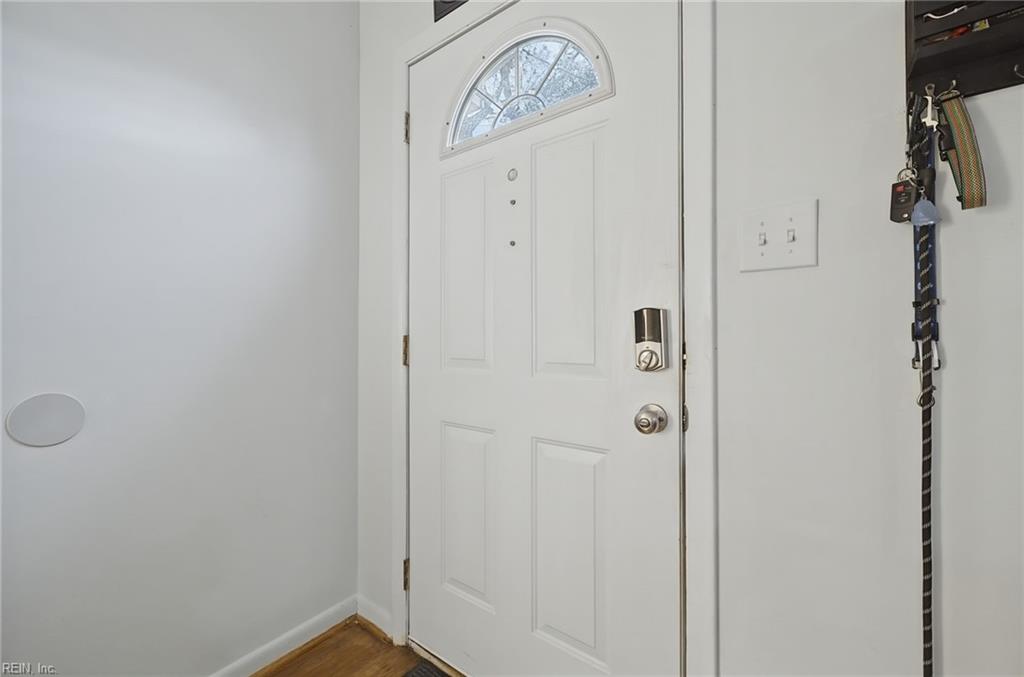 323 Pine Ave Property Photo 2
