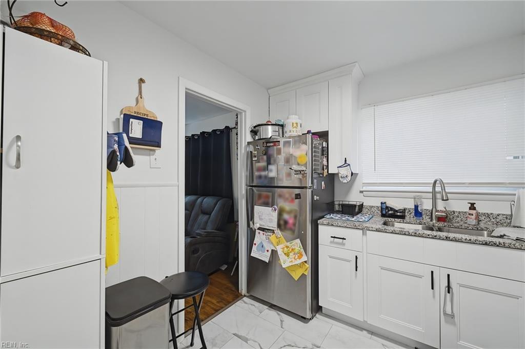 323 Pine Ave Property Photo 7