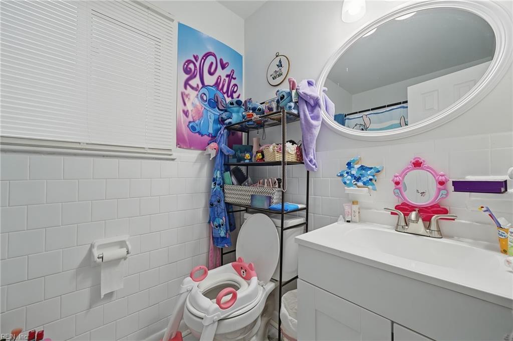 323 Pine Ave Property Photo 8