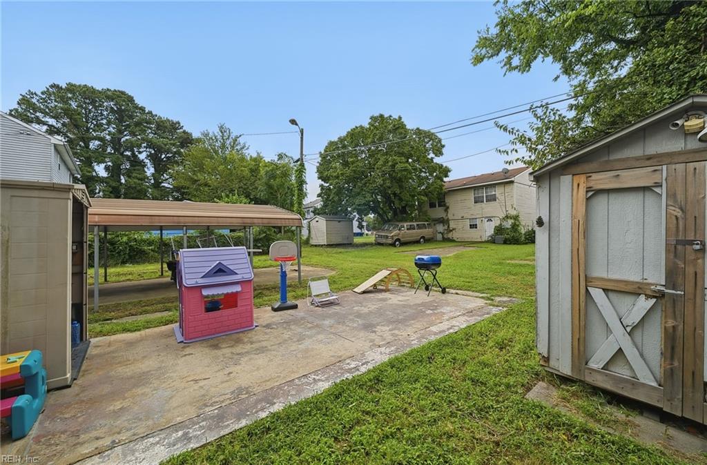 323 Pine Ave Property Photo 16