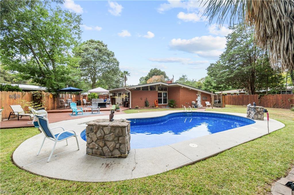 1308 Woodhurst Dr Property Photo 3