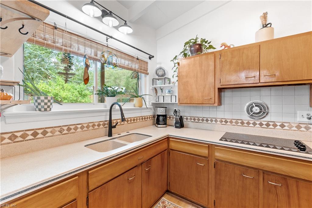 1308 Woodhurst Dr Property Photo 16