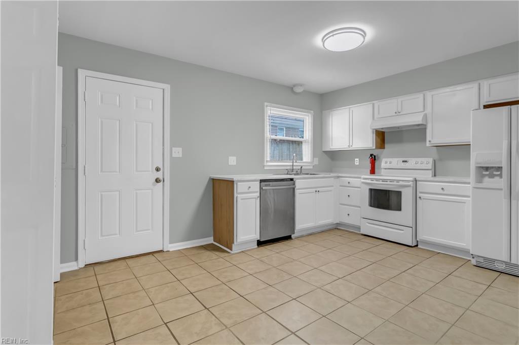 360 Susan Constant Dr Property Photo 11