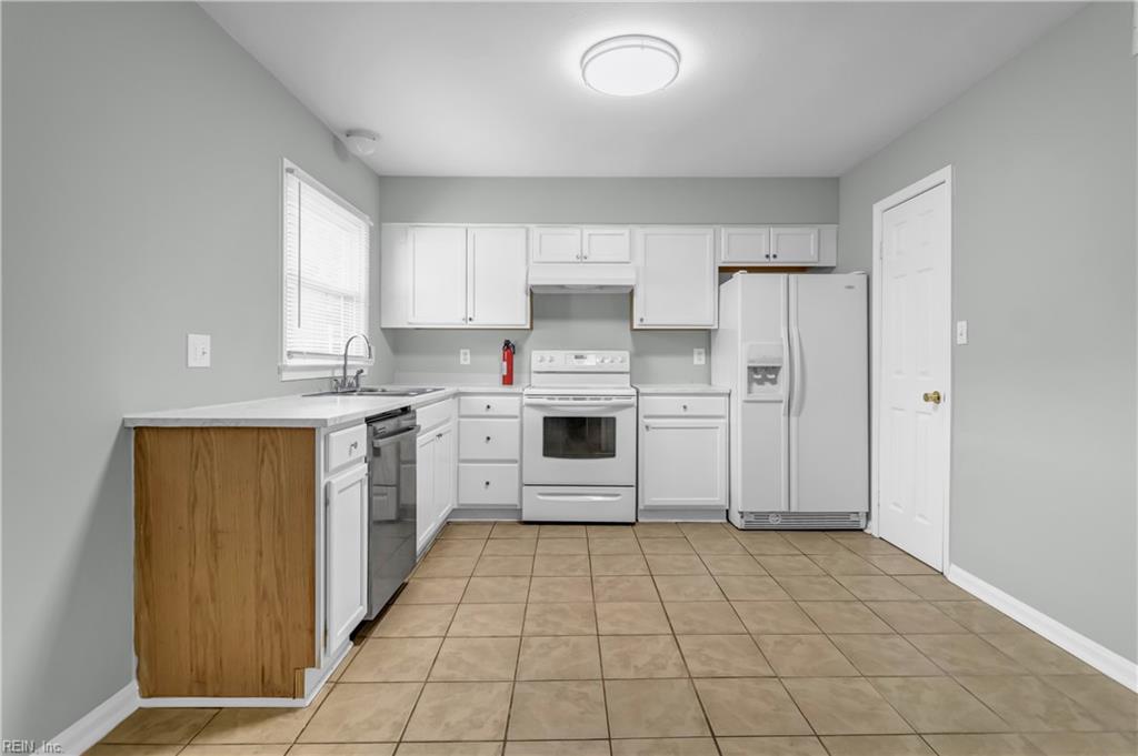 360 Susan Constant Dr Property Photo 12