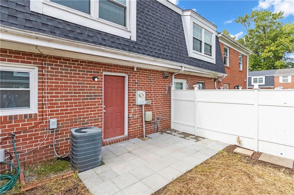 360 Susan Constant Dr Property Photo 19