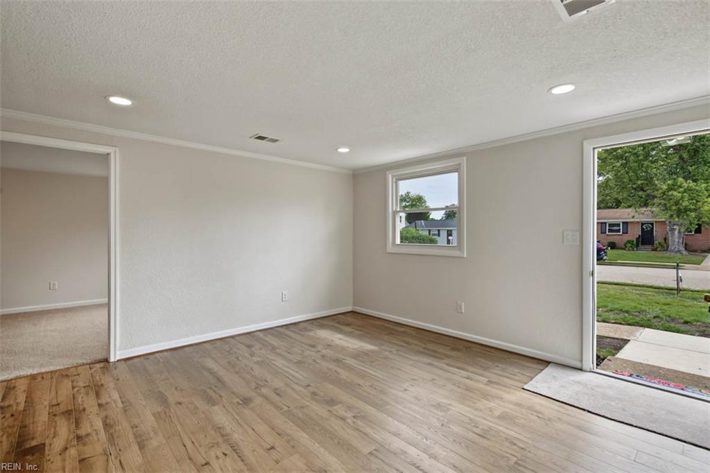 1919 Demetro Dr Property Photo 8