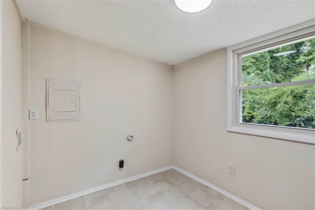 1919 Demetro Dr Property Photo 18