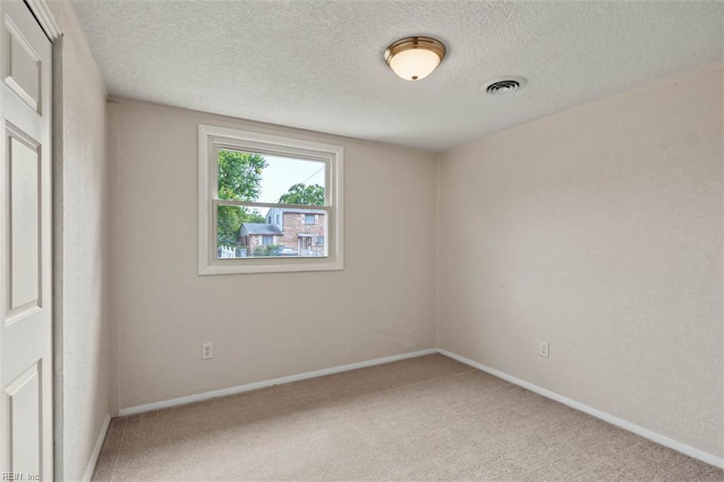 1919 Demetro Dr Property Photo 28