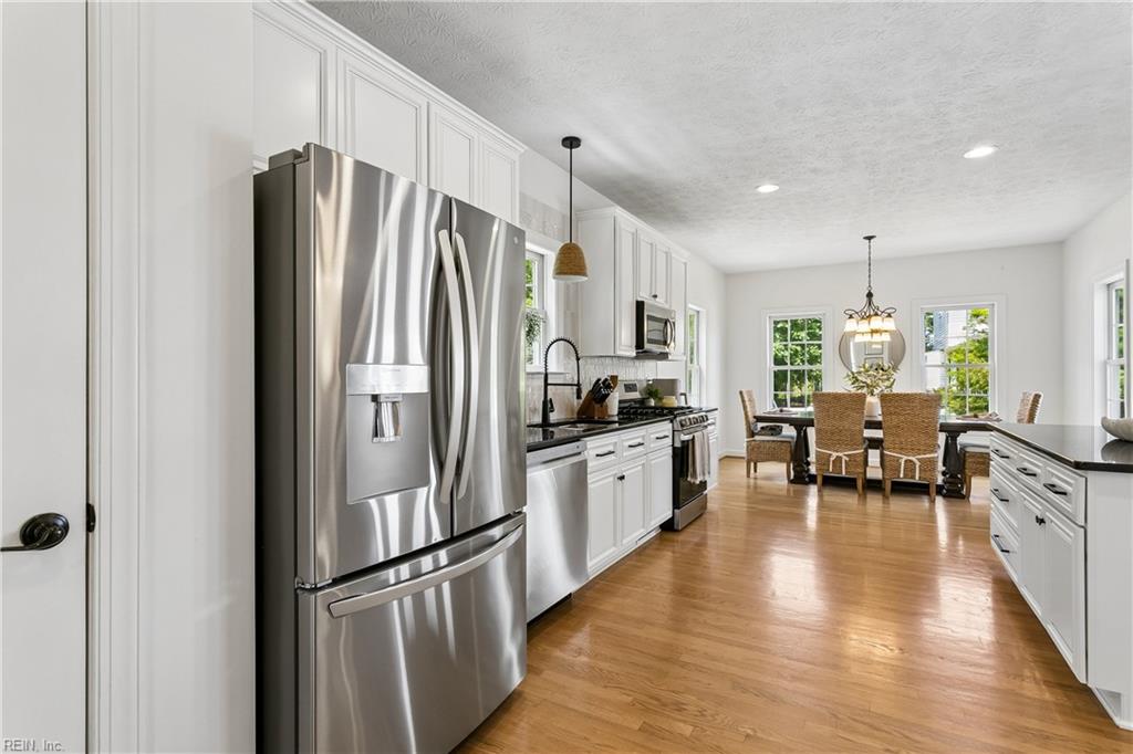 12 Elm St Property Photo 8